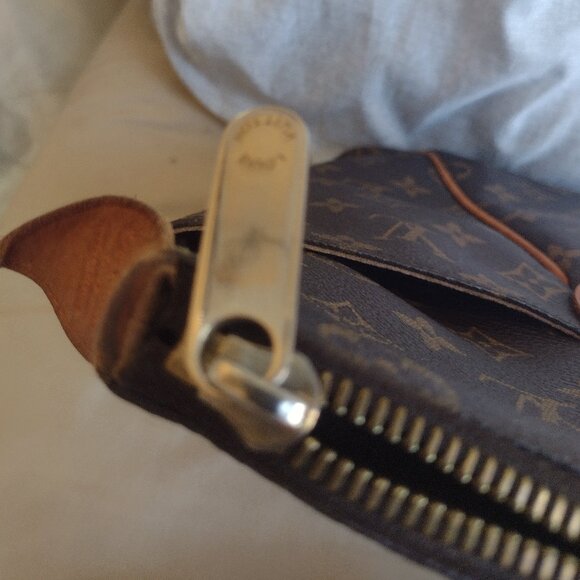 DISCONTINUED Louis Vuitton Totally MM in Monogram - Picture 12 of 15